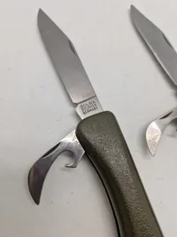 To stk originale HMAK foldeknive - forgængeren for den røde Victorinox