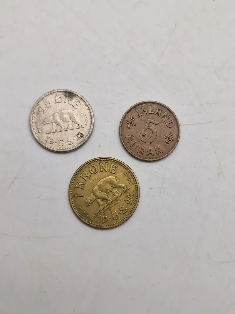 2 Grønlandske og 1 Islandsk mønt