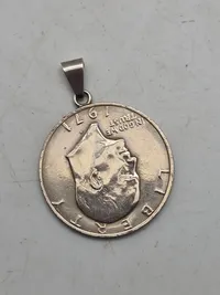 One dollar af sølv lavet som halskæde