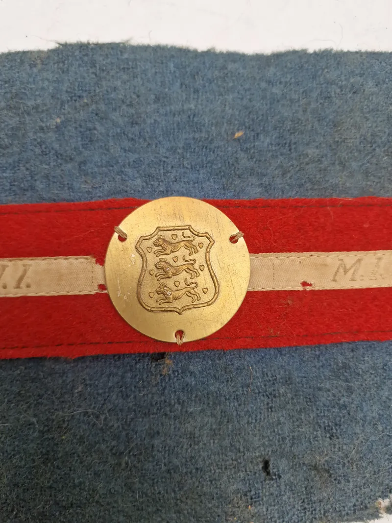 Originalt armbind fra den danske modstandsbevægelse (MI)