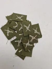 Samling militære stofmærker