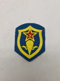 Samling militære stofmærker