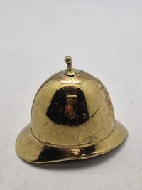 Miniature hjelm ( klokke ) fra det britiske politi