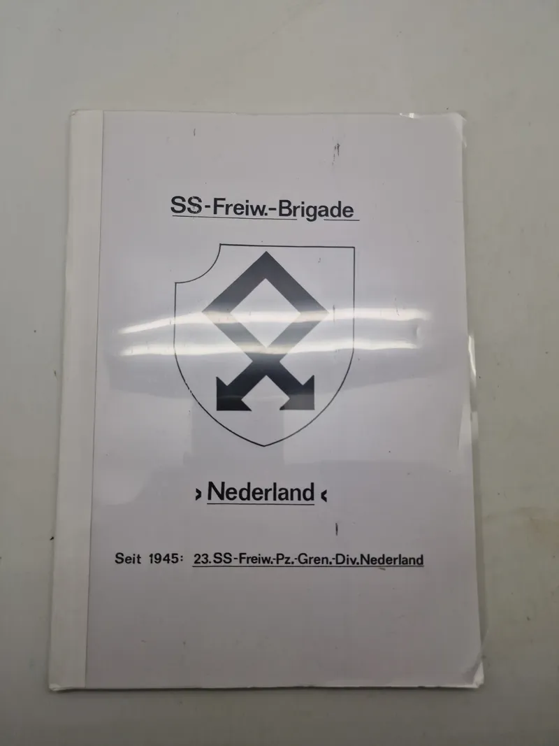 Sjældent hæfte om SS historie