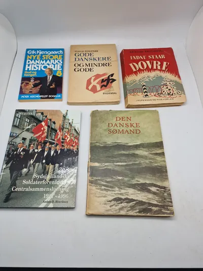 Samling militær litteratur mm.