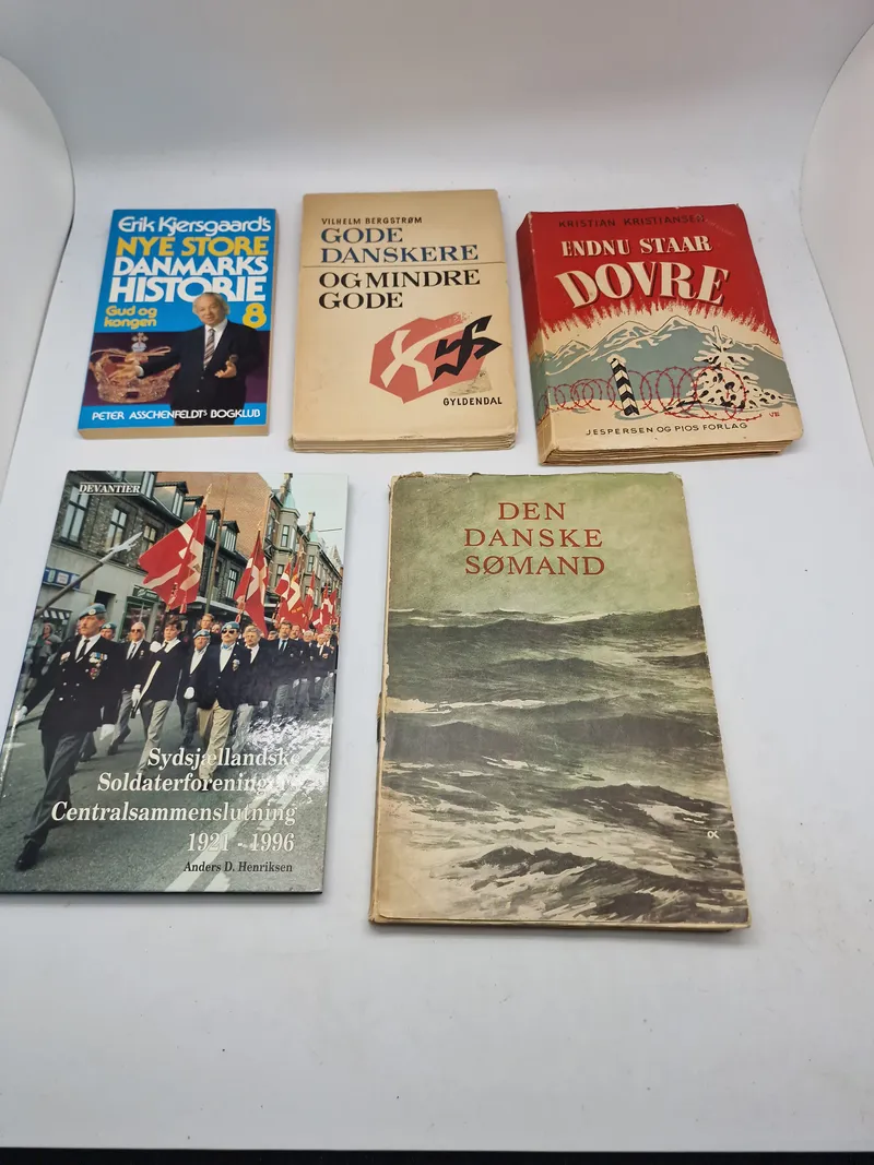 Samling militær litteratur mm.