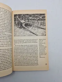 Samling militær litteratur mm.