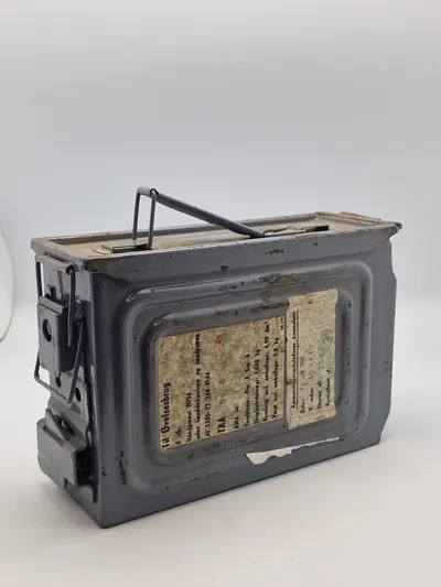 Original ww2 ammunitionskasse - senere anvendt til håndgranater i det danske forsvar