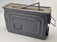 Original ww2 ammunitionskasse - senere anvendt til håndgranater i det danske forsvar