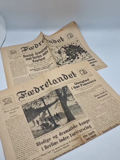 To originale eks. af den nazistiske avis “Fædrelandet”
