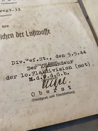 To originale Luftwaffe urkunder givet til dansker i tysk tjeneste (Andreas Buch)