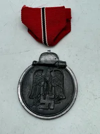 Original Tysk WW2 Østfront medalje, knækket øje