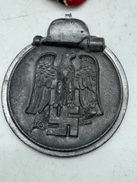 Original Tysk WW2 Østfront medalje, knækket øje