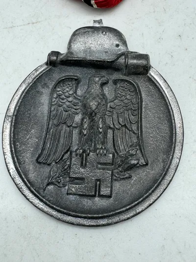 Original Tysk WW2 Østfront medalje, knækket øje
