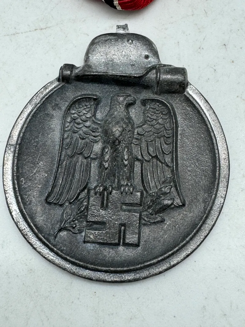 Original Tysk WW2 Østfront medalje, knækket øje