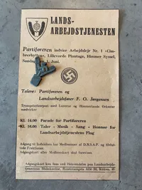 Ekstremt sjældent originalt lot fra Landsarbejdstjenesten (DNSAP) - artikel og LAT hueemblem