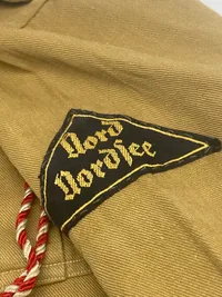 Original tysk Hitler jugend uniforms trøje med Leistungsabzeichen i bronze, trekant fra Nord Nordsee og skydesnor