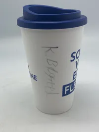 Termokrus med autograf af Inger Støjberg og Kristian Bøgsted