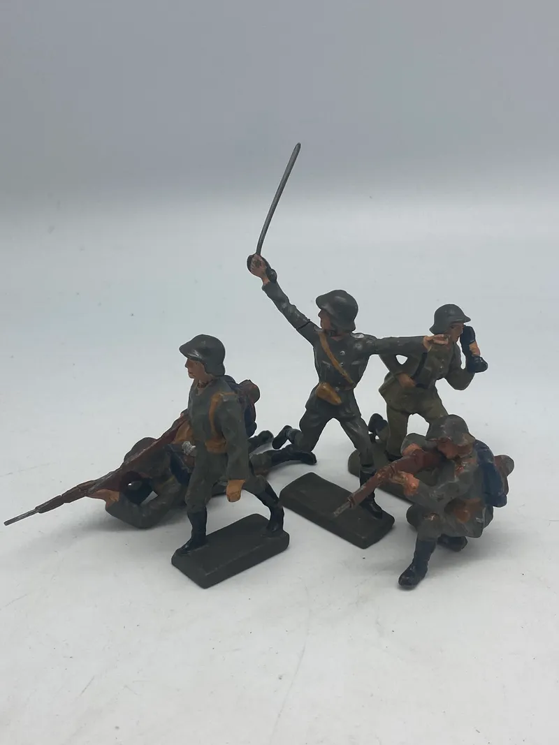 Originale tyske linoliumsfigurer - stand varierer!