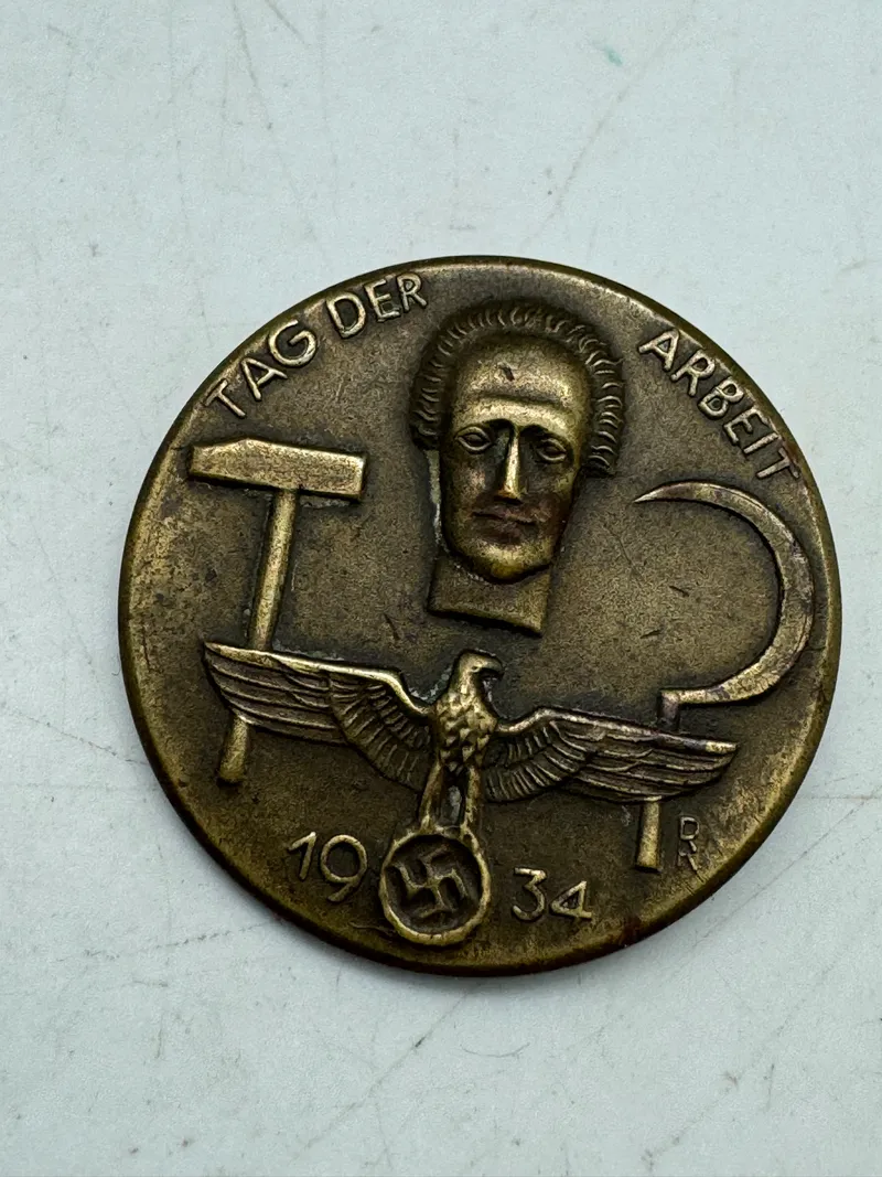 Originalt Tysk Dagsmærke 1934