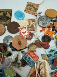 Stor samling Tysk WHW Winterhilfswerk, solgt af Hitler Jugend WW2