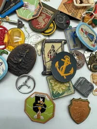 Stor samling Tysk WHW Winterhilfswerk, solgt af Hitler Jugend WW2