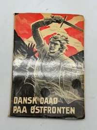 Original Dansk Daad paa Østfronten. Bogen om Frikorps "Danmark". PETERSEN, AAGE NORDAHL. København 1943. 48 sider. Rigt illustreret i s/h.