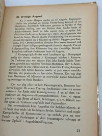 Original Dansk Daad paa Østfronten. Bogen om Frikorps "Danmark". PETERSEN, AAGE NORDAHL. København 1943. 48 sider. Rigt illustreret i s/h.