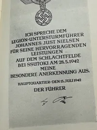 Original Dansk Daad paa Østfronten. Bogen om Frikorps "Danmark". PETERSEN, AAGE NORDAHL. København 1943. 48 sider. Rigt illustreret i s/h.