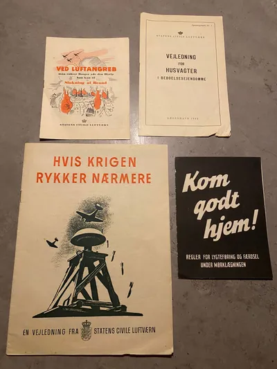Originale flyers fra Statens Civile luftværn
