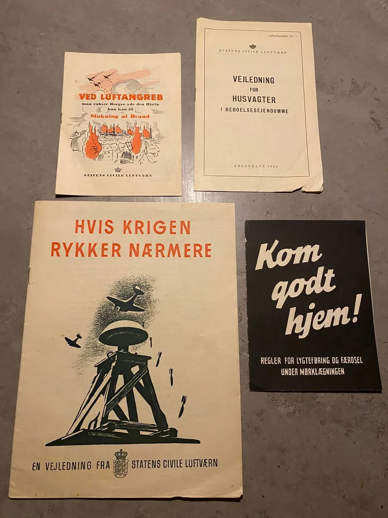 Originale flyers fra Statens Civile luftværn