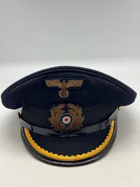 Krigsmarine officerskasket med originale mærker, kasket måske lige efter krigen