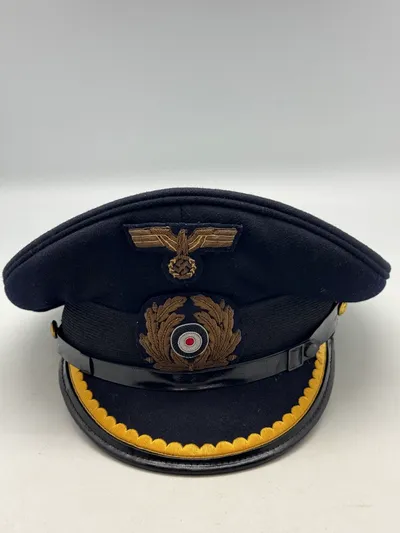 Krigsmarine officerskasket med originale mærker, kasket måske lige efter krigen