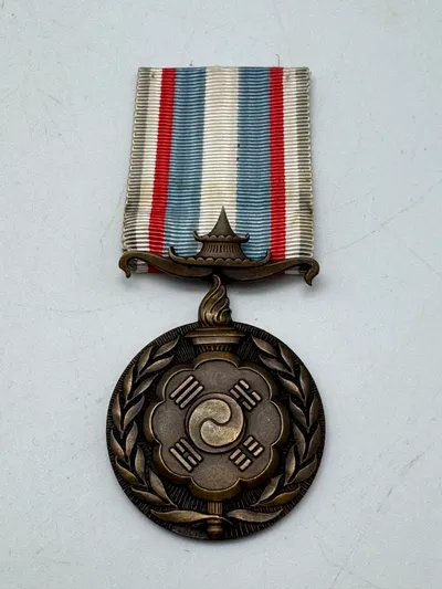 RARE FRENCH MEDAL FOR SERVICE IN THE KOREAN WAR FRANCE