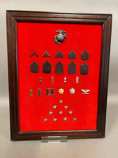 Original USMC tavle med alle rang man kan opnå i USMC