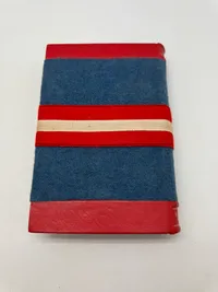 De Røde enge 1945, pragtindbinding med armbind og rødt lædder