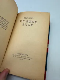 De Røde enge 1945, pragtindbinding med armbind og rødt lædder