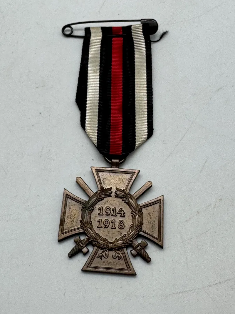 The Honour Cross of the World War 1914/1918 for front-line veterans, with swords