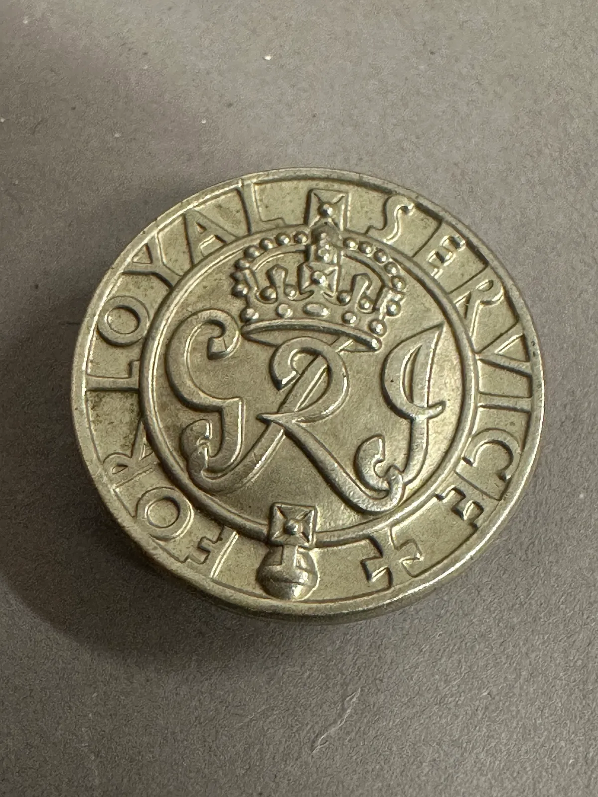 Originalt The King's Badge for Loyal Service was awarded to servicemen who, as a result of their injuries, had been discharged from active service WW2