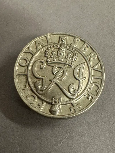 Originalt The King's Badge for Loyal Service was awarded to servicemen who, as a result of their injuries, had been discharged from active service WW2