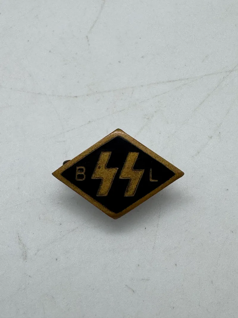 Original SS. A Flemish SS Supporting Member’s Pin,double Sig runes flanked by initials “BL” for Begunstigende Ledenspeld