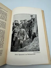Adolf Hitler bog tilhørt Dansk nazist der begik Selvmord i Maj 1945