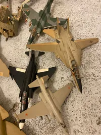 Kæmpe lot samlede model flyvere, biler mm - skal afhentes i Vordingborg personligt, eller af fragtmand