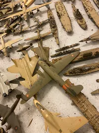 Kæmpe lot samlede model flyvere, biler mm - skal afhentes i Vordingborg personligt, eller af fragtmand