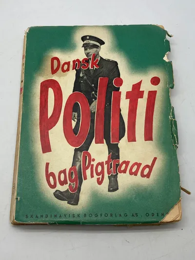 Dansk politi bag pigtraad