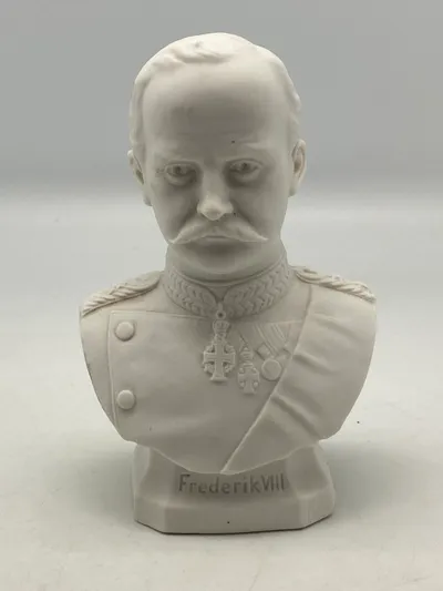 Frederik VIII buste