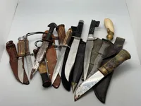 Samling jagtdolke og knive