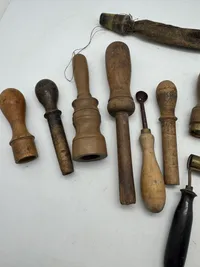 Samling originalt ladeudstyr