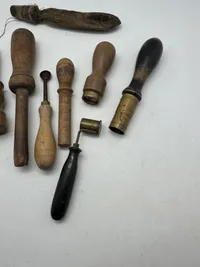 Samling originalt ladeudstyr