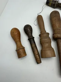 Samling originalt ladeudstyr